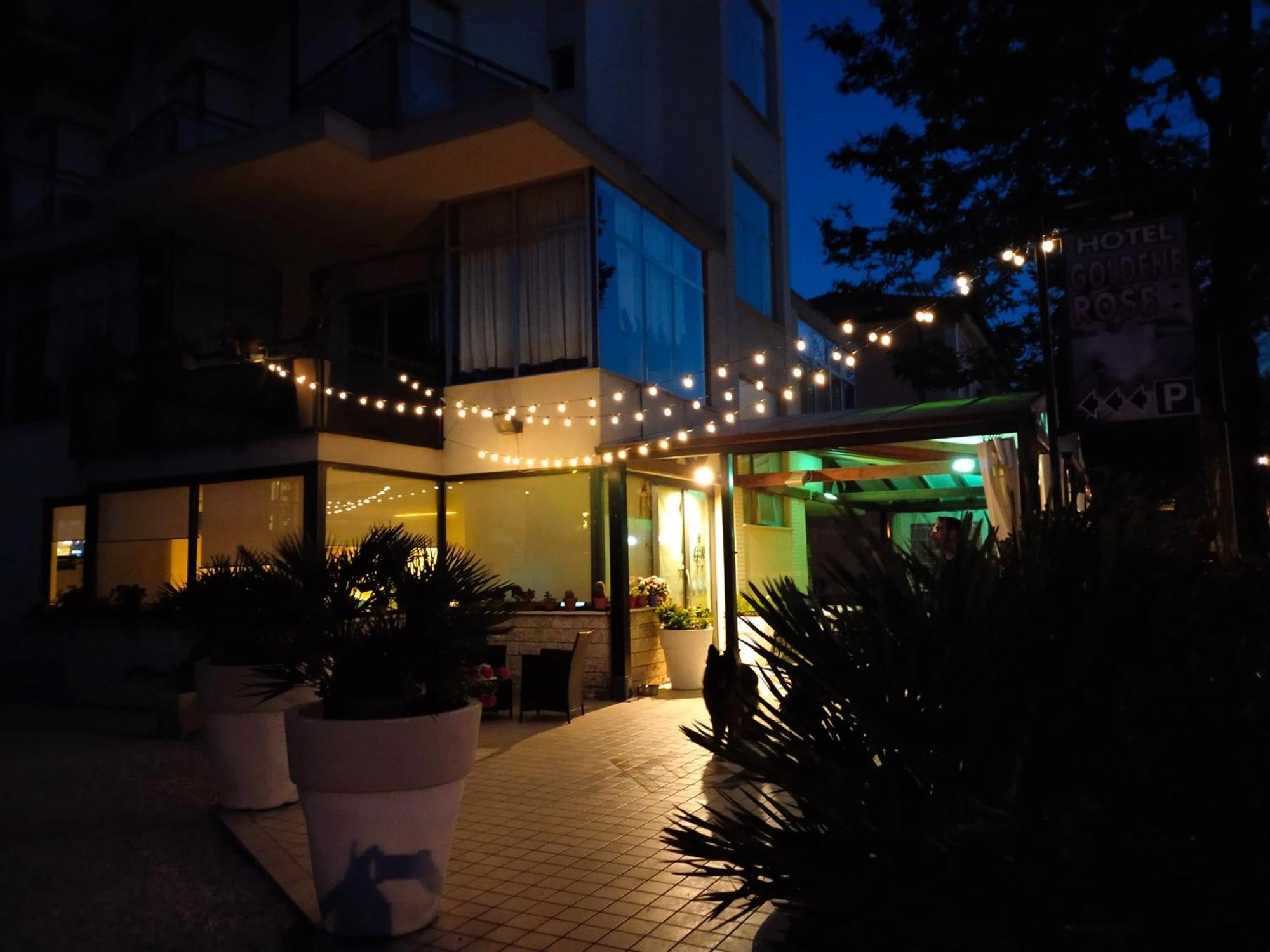Hotel Goldene Rose リミニ エクステリア 写真