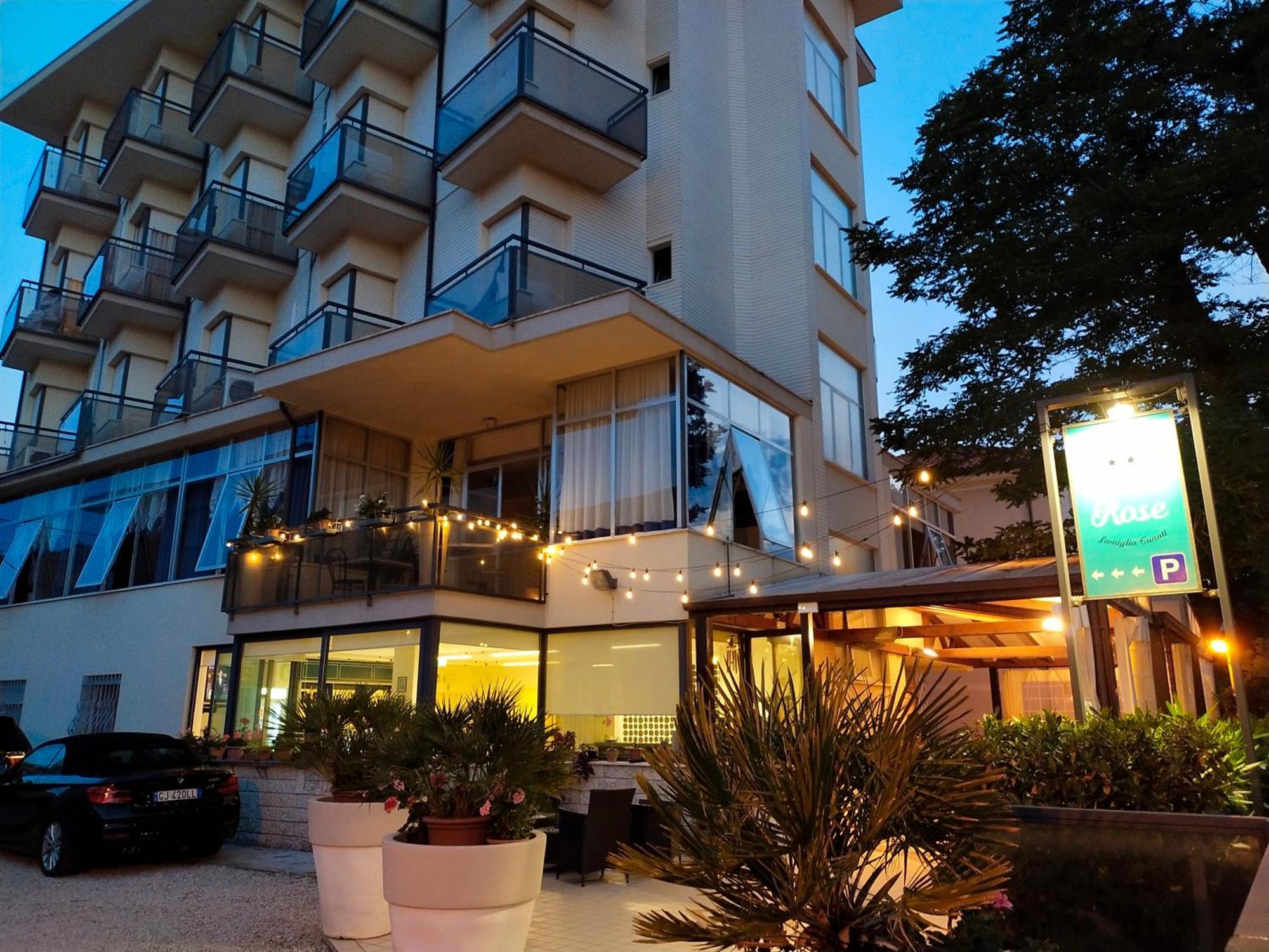 Hotel Goldene Rose リミニ エクステリア 写真