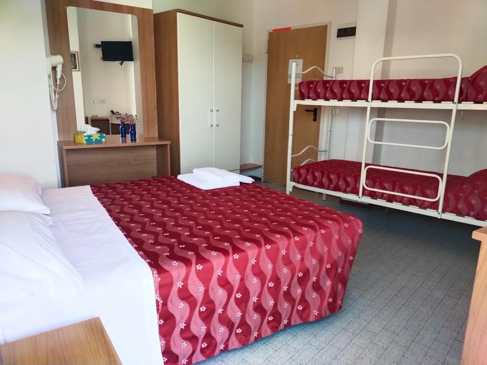 Hotel Goldene Rose リミニ エクステリア 写真
